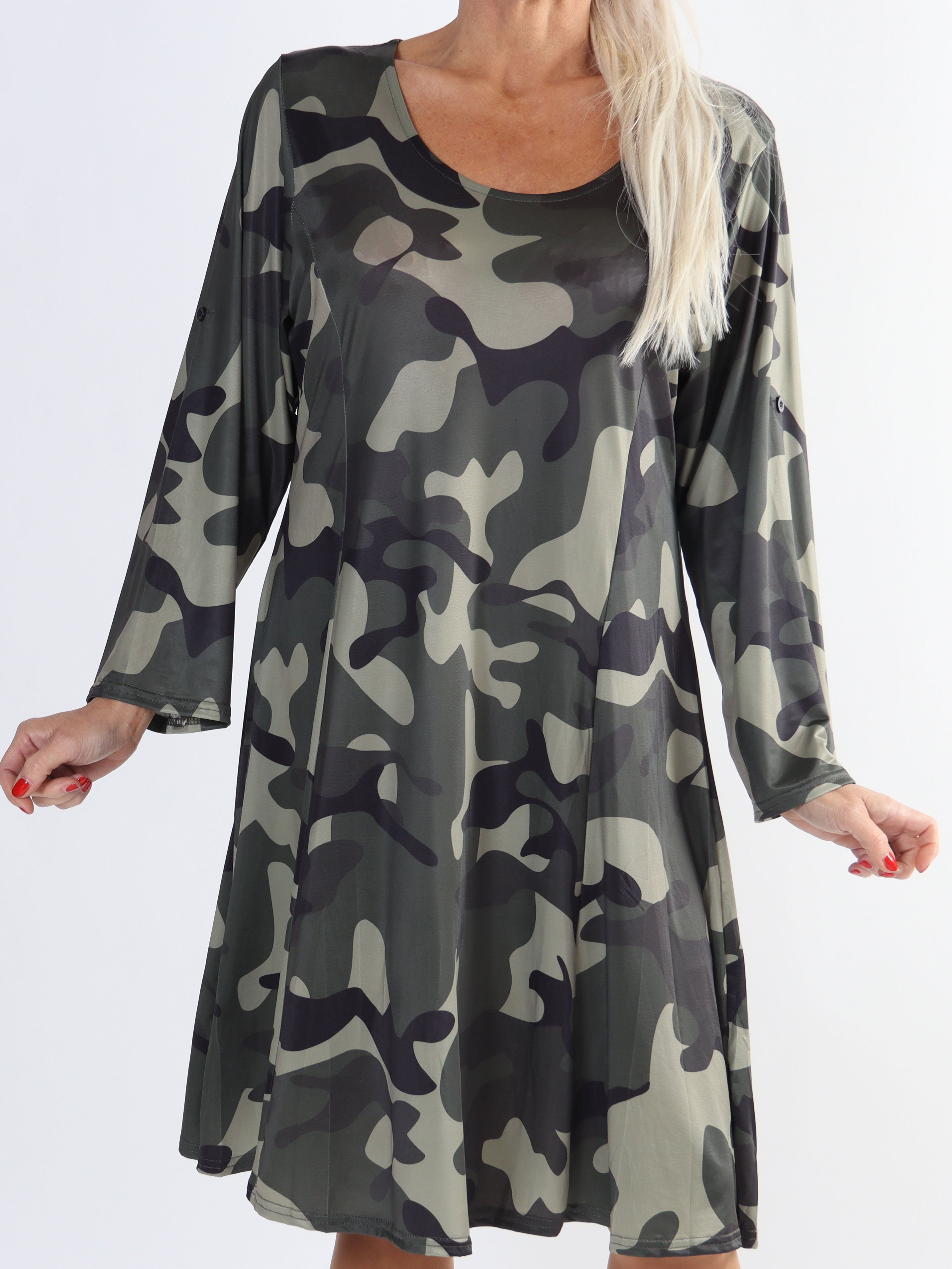 Maj Camo L/S - Klänning med resår i kamouflagemönster för stora storlekar